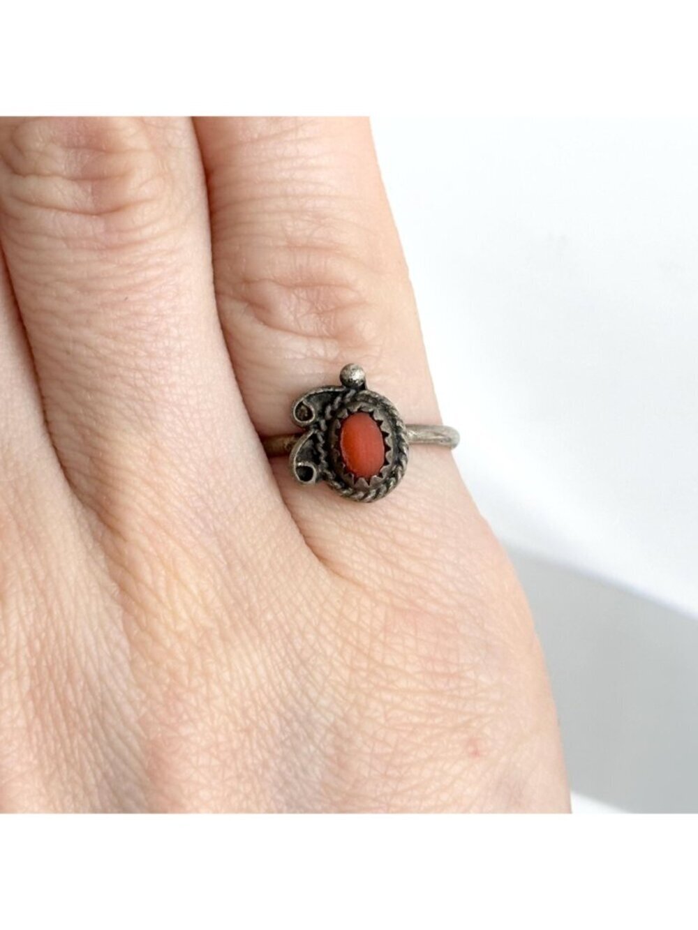 Coral Accented Navajo Inspired Southwest Sterling Silver 925 Vintage Ring - sz 5 - Picture 15 of 15